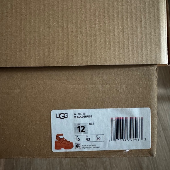 UGG GOLDENRISE ANKLE STRAP PLATFORM SANDAL - Picture 3 of 3